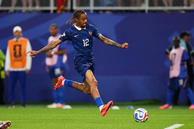 June 22, 2026: France Forward Bradley Barcola (12) kicks the ball during the second half of a World Cup Match against Iraq at Philadelphia Stadium in Philadelphia, Pennsylvania. CSM Philadelphia United States of America - ZUMAc04_ 20260622_zma_c04_243 Copyright: xKylexRoddenx