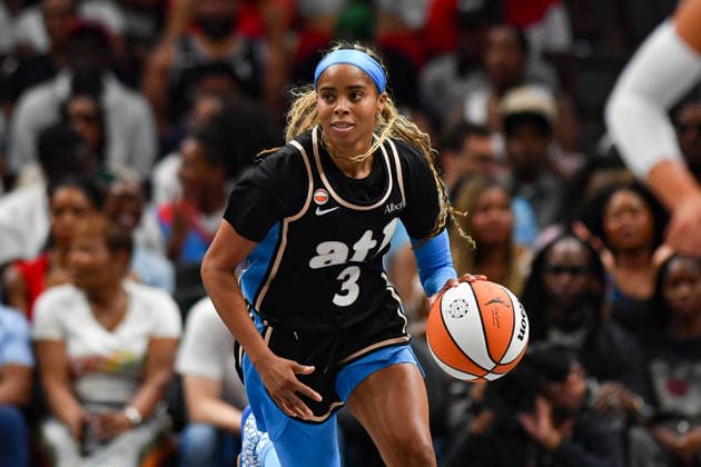 ATLANTA, GA - JUNE 22: Atlanta guard Jordin Canada (3) brings the ball up the court during the WNBA, Basketball Damen, USA game between the Toronto Tempo and the Atlanta Dream on June 22nd, 2026 at State Farm Arena in Atlanta, GA. (Photo by Rich von Biberstein Icon Sportswire) WNBA: JUN 22 Toronto Tempo at Atlanta Dream EDITORIAL USE ONLY Icon260622019