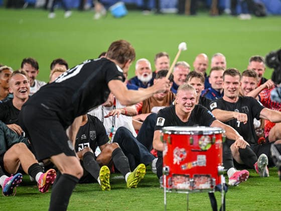 Erling Haaland (Norway) and the Team Celebrated their Victory with Supporters during the FIFA World Cup, WM, Weltmeisterschaft, Fussball 2026 Group I match between Norway and Senegal at New York New Jersey Stadium on June 22, 2026 in East Rutherford, United States. (Photo by Harry Langer DeFodi Images) - *** Erling Haaland, Norway, and the team celebrated their victory with fans during the 2026 FIFA World Cup Group I match between Norway and Senegal at New York New Jersey Stadium on June 22, 2026, in East Rutherford, United States. Photo by Harry Langer, DeFodi Images,detected_source_language