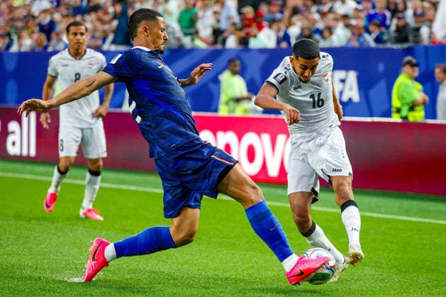 June 22, 2026, Philadelphia, Pennsylvania, USA: WILLIAM SALIBA of France blocks the shot of AMIR AL-AMMARI of Iraq during the 2026 FIFA World Cup, WM, Weltmeisterschaft, Fussball Group I match at Philadelphia Stadium in Philadelphia, PA on June 22, 2026. World Cup 2026: Group I: France V Iraq  - ZUMAm283 20260622_zsp_m283_040 Copyright: xBillyxMyersx