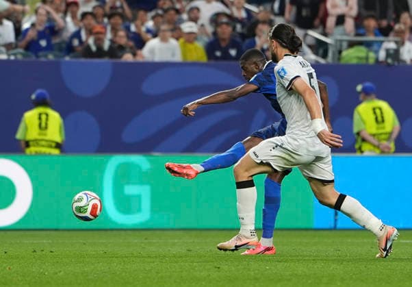 (260623) -- PHILADELPHIA, June 23, 2026 -- Ousmane Dembele (L) of France scores a goal during the group I match between France and Iraq at the 2026 FIFA World Cup, WM, Weltmeisterschaft, Fussball at Philadelphia Stadium in Philadelphia, the United States, June 22, 2026. ) (SP)U.S.-PHILADELPHIA-FOOTBALL-FIFA WORLD CUP-GROUP I-FRA VS IRQ LuixSiuxWai 