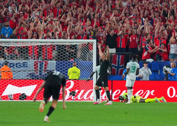 (260623) -- NEW YORK, June 23, 2026 -- Erling Haaland (3rd R) of Norway celebrates the goal of Marcus Holmgren Pedersen during the group I match between Norway and Senegal at the 2026 FIFA World Cup, WM, Weltmeisterschaft, Fussball at New York New Jersey Stadium, the United States, June 22, 2026. ) (SP)U.S.-NEW YORK-FOOTBALL-FIFA WORLD CUP-GROUP I-NOR VS SEN XuxChang 