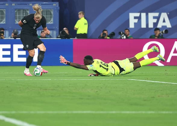 (260623) -- NEW YORK, June 23, 2026 -- Erling Haaland (L) of Norway vies with Edouard Mendy, goalkeeper of Senegal, during the group I match between Norway and Senegal at the 2026 FIFA World Cup, WM, Weltmeisterschaft, Fussball at New York New Jersey Stadium, the United States, June 22, 2026. ) (SP)U.S.-NEW YORK-FOOTBALL-FIFA WORLD CUP-GROUP I-NOR VS SEN CaoxCan 