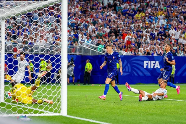 June 22, 2026, Philadelphia, Pennsylvania, USA: ALI AL-HAMADI of Iraq slides misses the goal on a sliding attempt during the 2026 FIFA World Cup, WM, Weltmeisterschaft, Fussball Group I match at Philadelphia Stadium in Philadelphia, PA on June 22, 2026. World Cup 2026: Group I: France V Iraq  - ZUMAm283 20260622_zsp_m283_063 Copyright: xBillyxMyersx