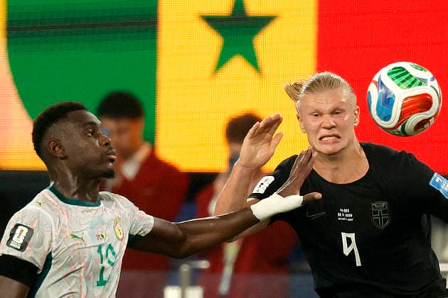 Erling Haaland (R) of Norway in action against Moussa Niakhate (L) of Senegal during the FIFA World Cup, WM, Weltmeisterschaft, Fussball 2026 group stage match Norway and Senegal at MetLife stadium in New Jersey, United States, 22 June 2026. FIFA WORLD CUP 2026 - Group I - Norway vs Senegal !ACHTUNG: NUR REDAKTIONELLE NUTZUNG!  Copyright: xSebastiaoxMoreriax GR2175 20260623-55020679133_1