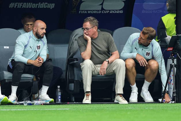 Austria s headcoach, Ralf Rangnick sitting on the bench during the FIFA World Cup, WM, Weltmeisterschaft, Fussball 2026 Group J match between Argentina and Austria at Dallas Stadium on June 22, 2026 in Dallas, United States. (Photo by Torbjorn Tande DeFodi Images) - *** Austrias head coach, Ralf Rangnick, sitting on the bench during the 2026 FIFA World Cup Group J match between Argentina and Austria at Dallas Stadium on June 22, 2026, in Dallas, United States. Photo by Torbjorn Tande, DeFodi Images,detected_source_language