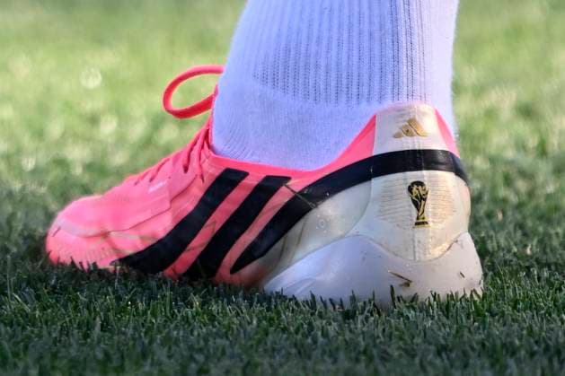 Belgian national football team - FIFA World Cup, WM, Weltmeisterschaft, Fussball 2026 - media activities 22 06 2026 RENTON, UNITED STATES OF AMERICA - JUNE 22 : Illustration picture showing a world cup on a adidas shoe pictured during a training session of the Belgian national football team during the FIFA World Cup 2026 on June 22, 2026 in Renton, United States of America, 22 06 2026 Renton United States of America  Copyright: xNicoxVereeckenx