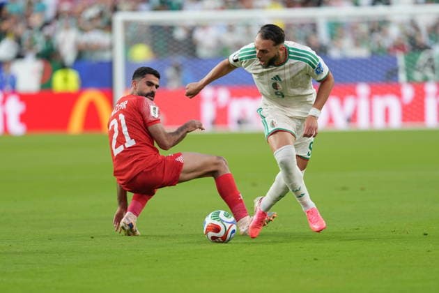 Jordan v Algeria - FIFA World Cup, WM, Weltmeisterschaft, Fussball 2026 - Group J SANTA CLARA, UNITED STATES - JUNE 22: Nizar al-Rashdan (21) of Jordan in action against Amine Gouiri of Algeria during the 2026 FIFA World Cup First Stage Group J match between Jordan and Algeria at Levi s Stadium (San Francisco Bay Area Stadium) in Santa Clara, California, United States on June 22, 2026. Tayfun Coskun Anadolu California United States. Editorial use only. Please get in touch for any other usage.  Copyright: x2026xAnadoluxTayfunxCoskunx
