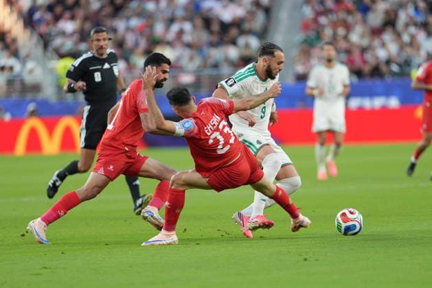 Jordan v Algeria - FIFA World Cup, WM, Weltmeisterschaft, Fussball 2026 - Group J SANTA CLARA, UNITED STATES - JUNE 22: Ehsan Haddad (23) of Jordan in action against Amine Gouiri of Algeria during the 2026 FIFA World Cup First Stage Group J match between Jordan and Algeria at Levi s Stadium (San Francisco Bay Area Stadium) in Santa Clara, California, United States on June 22, 2026. Tayfun Coskun Anadolu California United States. Editorial use only. Please get in touch for any other usage.  Copyright: x2026xAnadoluxTayfunxCoskunx