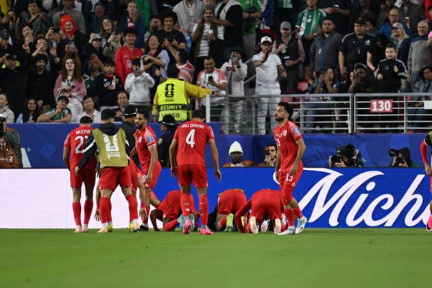 Jordan v Algeria - FIFA World Cup, WM, Weltmeisterschaft, Fussball 2026 - Group J SANTA CLARA, UNITED STATES - JUNE 22: Nizar al-Rashdan (21) of Jordan celebrates with his teammates after scoring a goal during the 2026 FIFA World Cup First Stage Group J match between Jordan and Algeria at Levi s Stadium (San Francisco Bay Area Stadium) in Santa Clara, California, United States on June 22, 2026. Tayfun Coskun Anadolu California United States. Editorial use only. Please get in touch for any other usage.  Copyright: x2026xAnadoluxTayfunxCoskunx