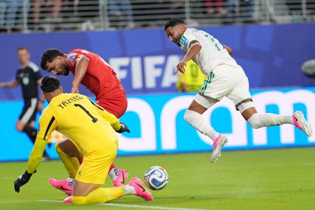 Jordan v Algeria - FIFA World Cup, WM, Weltmeisterschaft, Fussball 2026 - Group J SANTA CLARA, UNITED STATES - JUNE 22: Yazeed Abulaila (1) of Jordan in action during the 2026 FIFA World Cup First Stage Group J match between Jordan and Algeria at Levi s Stadium (San Francisco Bay Area Stadium) in Santa Clara, California, United States on June 22, 2026. Tayfun Coskun Anadolu California United States. Editorial use only. Please get in touch for any other usage.  Copyright: x2026xAnadoluxTayfunxCoskunx