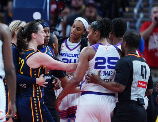 INDIANAPOLIS, IN - JUNE 22: Indiana Fever guard Caitlin Clark (22) and Phoenix Mercury forward DeWanna Bonner (24) are separated by a referee on June 22, 2026, at Gainbridge Fieldhouse in Indianapolis, Indiana. (Photo by Brian Spurlock Icon Sportswire) WNBA, Basketball Damen, USA JUN 22 Phoenix Mercury at Indiana Fever EDITORIAL USE ONLY Icon26062235