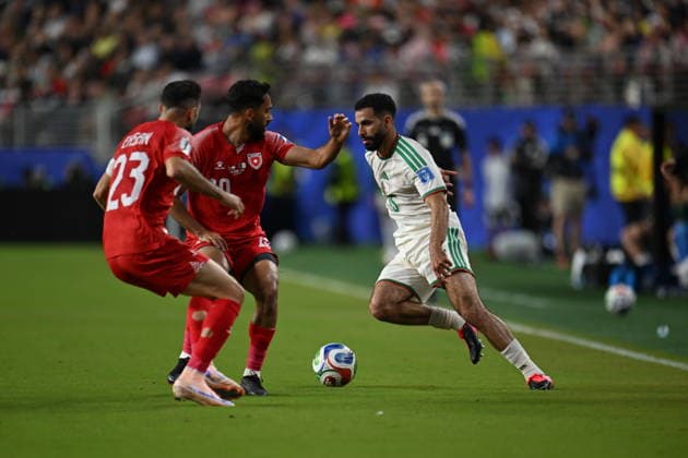Jordan v Algeria - FIFA World Cup, WM, Weltmeisterschaft, Fussball 2026 - Group J SANTA CLARA, UNITED STATES - JUNE 22: Ehsan Haddad (23) of Jordan in action against Rayan Ait-Nouri (15) of Algeria during the 2026 FIFA World Cup First Stage Group J match between Jordan and Algeria at Levi s Stadium (San Francisco Bay Area Stadium) in Santa Clara, California, United States on June 22, 2026. Tayfun Coskun Anadolu California United States. Editorial use only. Please get in touch for any other usage.  Copyright: x2026xAnadoluxTayfunxCoskunx