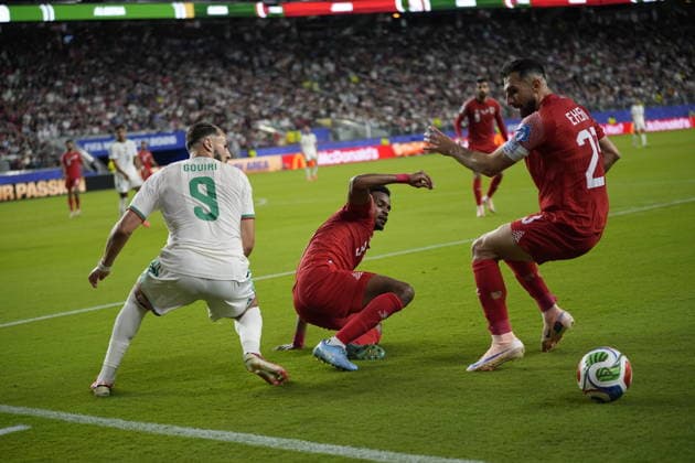 Jordan v Algeria - FIFA World Cup, WM, Weltmeisterschaft, Fussball 2026 - Group J SANTA CLARA, UNITED STATES - JUNE 22: Ehsan Haddad (23) of Jordan in action against Gouiri of Algeria during the 2026 FIFA World Cup First Stage Group J match between Jordan and Algeria at Levi s Stadium (San Francisco Bay Area Stadium) in Santa Clara, California, United States on June 22, 2026. Tayfun Coskun Anadolu California United States. Editorial use only. Please get in touch for any other usage.  Copyright: x2026xAnadoluxTayfunxCoskunx
