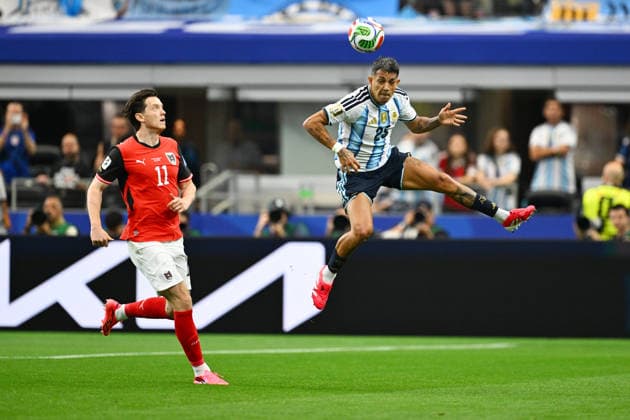 (L-R) Facundo Medina (ARG), Michael GREGORITSCH (AUT), JUNE 22, 2026 - Football Soccer : FIFA World Cup, WM, Weltmeisterschaft, Fussball 2026 Group J match between Argentina 2-0 Austria at Dallas Stadium in Arlington, Texas, USA.  aflo_335425806 KenjiroxMatsuox