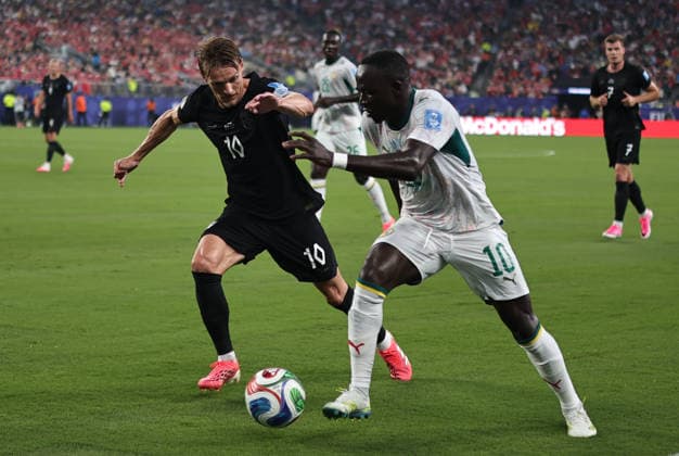 June 22, 2026, East Rutherford, New Jersey, USA: Norway midfielder Martin Odegaard (10) and Senegal forward Sadio Mane (10) battle for the ball during the June 22nd FIFA World Cup, WM, Weltmeisterschaft, Fussball 2026 matchup between Norway and Senegal at MetLife Stadium in East Rutherford, New Jersey. FIFA World Cup 2026: Norway 3:2 Senegal  - ZUMAs325 20260622_zsp_s325_088 Copyright: xJessxStilesx