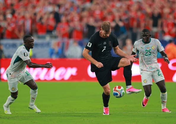 June 22, 2026, East Rutherford, New Jersey, USA: Senegal forward Sadio Mane (10), Senegal defender El Hadji Malick Diouf (25) and Norway forward Alexander Sorloth (7) battle for the ball during the June 22nd FIFA World Cup, WM, Weltmeisterschaft, Fussball 2026 matchup between Norway and Senegal at MetLife Stadium in East Rutherford, New Jersey. FIFA World Cup 2026: Norway 3:2 Senegal  - ZUMAs325 20260622_zsp_s325_092 Copyright: xJessxStilesx