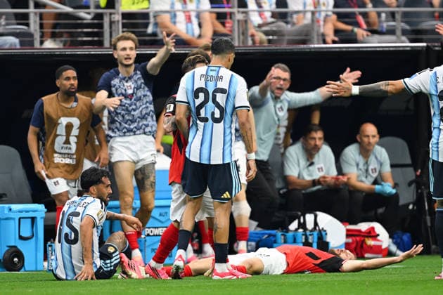 (L-R) Facundo Medina (ARG), Konrad LAIMER (AUT), JUNE 22, 2026 - Football Soccer : FIFA World Cup, WM, Weltmeisterschaft, Fussball 2026 Group J match between Argentina 2-0 Austria at Dallas Stadium in Arlington, Texas, USA.  aflo_335426438 KenjiroxMatsuox