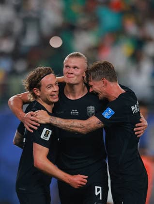 June 22, 2026, East Rutherford, New Jersey, USA: Norway midfielder Patrick Berg (6), Norway forward Erling Haaland (9) and Norway defender David Moller Wolfe (5) celebrate a goal during the June 22nd FIFA World Cup, WM, Weltmeisterschaft, Fussball 2026 matchup between Norway and Senegal at MetLife Stadium in East Rutherford, New Jersey. East Rutherford USA - ZUMAs325 20260622_zsp_s325_081 Copyright: xJessxStilesx