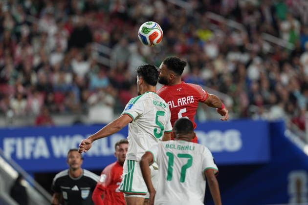 Jordan v Algeria - FIFA World Cup, WM, Weltmeisterschaft, Fussball 2026 - Group J SANTA CLARA, UNITED STATES - JUNE 22: Yazan al-Arab (5) of Jordan in action against Zineddine Belaid (5) of Algeria during the 2026 FIFA World Cup First Stage Group J match between Jordan and Algeria at Levi s Stadium (San Francisco Bay Area Stadium) in Santa Clara, California, United States on June 22, 2026. Tayfun Coskun Anadolu California United States. Editorial use only. Please get in touch for any other usage.  Copyright: x2026xAnadoluxTayfunxCoskunx