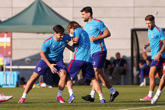 Croatia Training Day - 2026 FIFA World Cup, WM, Weltmeisterschaft, Fussball Luka Modric 10 and Martin Baturina 16 of Croatia national football team warms-up during the training day ahead the 2026 FIFA World Cup Group L match against Panama at Centennial Park on June 22, 2026 in Toronto, Canada. (Photo by Leonardo Ramirez Eyepix Group) Copyright: xLeonardoxRamirezx xEyepixxGroupx LR22062026-08319