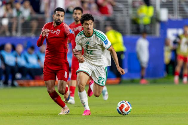 SANTA CLARA, CA - JUNE 22: Ibrahim Maza 22 of Algeria chases the ball during the FIFA World Cup, WM, Weltmeisterschaft, Fussball Group J match between Jordan and Algeria on June 22, 2026 at San Francisco Bay Area Stadium in Santa Clara, CA. (Photo by Bob Kupbens Icon Sportswire) SOCCER: JUN 22 FIFA World Cup 26 Group J - Jordan vs Algeria EDITORIAL USE ONLY Icon260622047