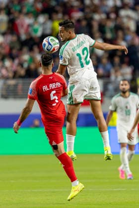 SANTA CLARA, CA - JUNE 22: Nadhir Benbouali 12 of Algeria heads the ball during the FIFA World Cup, WM, Weltmeisterschaft, Fussball Group J match between Jordan and Algeria on June 22, 2026 at San Francisco Bay Area Stadium in Santa Clara, CA. (Photo by Bob Kupbens Icon Sportswire) SOCCER: JUN 22 FIFA World Cup 26 Group J - Jordan vs Algeria EDITORIAL USE ONLY Icon260622064