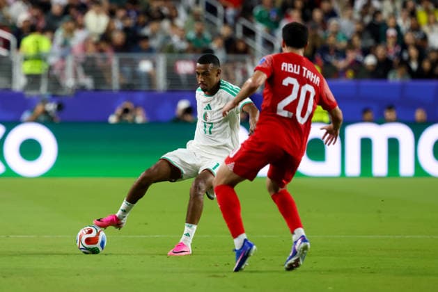 June 22, 2026, Santa Clara, California, USA: Santa Clara, USA - June 22 2026: Rafik Belghali 17 of Algeria and Mohannad Abu Taha 20 of Jordan during a FIFA World Cup, WM, Weltmeisterschaft, Fussball group match between Jordan and Algeria at San Francisco Bay Area Stadium Santa Clara USA - ZUMAp121 20260622_zsp_p121_095 Copyright: xChrisxPutnamx