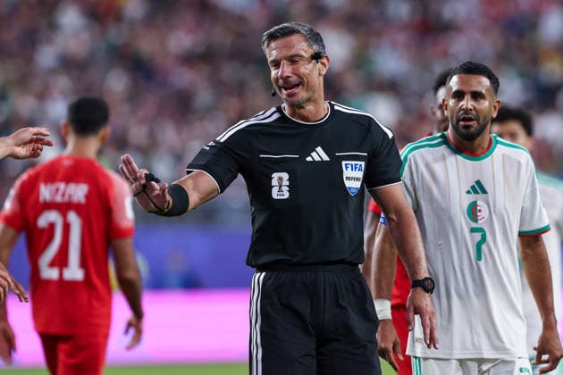 June 22, 2026, Santa Clara, California, USA: Match referee Slavko Vincic gestures during the World Cup 2026 Group J soccer match between Jordan and Algeria. Santa Clara USA - ZUMAa257 20260622_zsp_a257_055 Copyright: xChrisxArjoonx