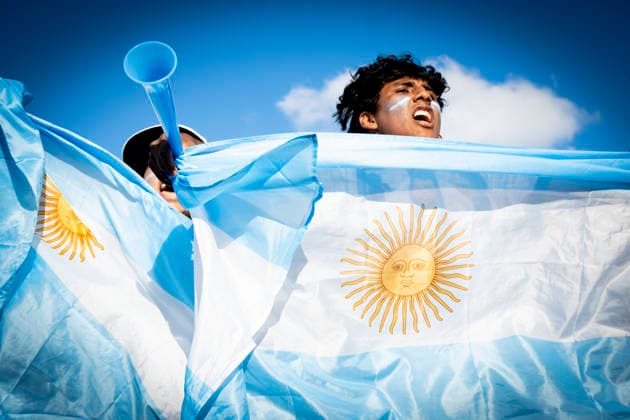 2026 World Cup: Argentine Fans In Buenos Aires Argentine fans gather to watch the second Group J match between Argentina and Austria and celebrate their team s victory in Buenos Aires, Argentina. Buenos Aires Argentina  Copyright: xSilvanaxSafenreiterx originalFilename:safenreiter-2026worl260622_npHiD.jpg