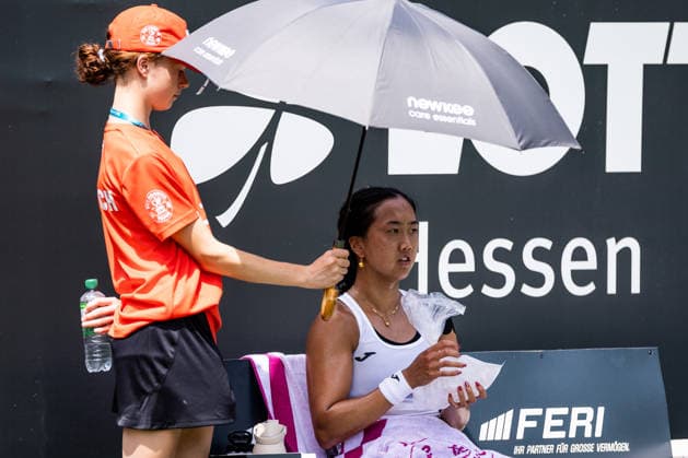 BAD HOMBURG, GERMANY - JUNE 23: Ann Li (USA) cooling herself with an icepack during a break during the Bad Homburg Open powered by Solarwatt Singles match between Ann Li (USA) vs Ekaterina Alexandrova at Kurpark Bad Homburg on June 23, 2026 in Bad Homburg, Germany. Hessen Germany Copyright: xSteffiexWunderlx