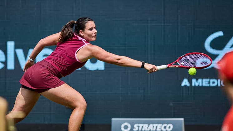 June 23, 2026, Bad Homburg, Hessen, Germany: Emma Navarro of United States returns with backhand to Eva Lys of Germany during the BAD HOMBURG OPEN powered by SOLARWATTT- WTA500 - Womens Tennis, 23.6.2026 in Bad Homburg (Tennis-Club Bad Homburg), Germany - Photo: Tennis 2026: Bad Hombug Open - WTA500: NAVARRO 7:6 6:3 LYS  - ZUMAs343 20260623_zsp_s343_058 Copyright: xMathiasxSchulzx
