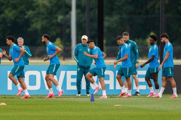 Brazil s head coach Carlo Ancelotti (C) leads a team s training session at center Columbia Park in Morristown, New Jersey, US, on 22 June 2026. Brazil national team, Nationalteam Training in New Jersey !ACHTUNG: NUR REDAKTIONELLE NUTZUNG!  Copyright: xSebastiaoxMoreirax GRAF4124 20260623-55020683899_1