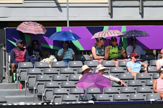 Sri Lanka Women v Ireland Women, ICC Women s T20 World Cup Spectators sheltering under umbrellas from the scorching hot sunshine during heatwave conditions during the ICC Women s T20 World Cup match between Sri Lanka Women and Ireland Women at the Seat Unique Stadium, Bristol, UK on 23 June 2026. Bristol Seat Unique Stadium Gloucestershire UK Editorial use only , Copyright: xGrahamxHuntx PSI-24399-0044