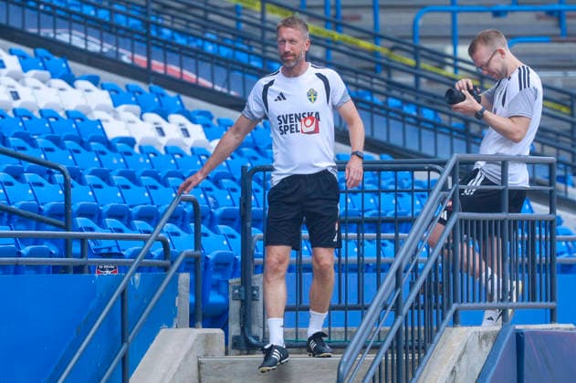 Sweden s head coach Graham Potter leads a training session held at FC Dallas Stadium, in Dallas, United States, 23 June 2026. Sweden will face Japan in their 2026 FIFA World Cup, WM, Weltmeisterschaft, Fussball Group F soccer match on 26 June. 2026 FIFA World Cup - Group F - Sweden s training session !ACHTUNG: NUR REDAKTIONELLE NUTZUNG!  Copyright: xMariscalx GRAF4180 20260623-55020684533_1