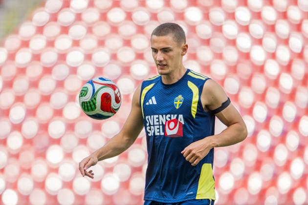 260623 Gustaf Lagerbielke of the Swedish national football team at a training session during day 13 of the FIFA World Cup, WM, Weltmeisterschaft, Fussball 2026 on June 23, 2026 in Dallas. Photo: Petter Arvidson BILDBYRAN kod PA PA1250 fotboll football soccer fotball vm fotbolls-vm fotball-vm fotbolls-vm 2026 fifa world cup 2026 träning practice training sverige sweden sverige a day 13 bbeng *** June 23, 2026  Copyright: PETTERxARVIDSON BB260623PA008