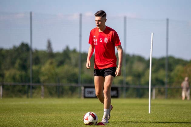 GER, Erfurt, Fussball, Trainingsstart, Trainingsauftakt, oeffentliches Training FC Rot-Weiss Erfurt im Bild v.l.: Niclas Walther (FC Rot-Weiß Erfurt 22), Aktion mit Ball 23.06.2026, Sportzentrum Cyriaksgebreite Erfurt DFB REGULATIONS PROHIBIT ANY USE OF PHOTOGRAPHS AS IMAGE SEQUENCES AND OR QUASI-VIDEO, *** GER, Erfurt, Soccer, Start of Training, Kickoff of Training, Public Training Session of FC Rot-Weiss Erfurt in the photo Copyright: HMBxMedia PaulxFritz