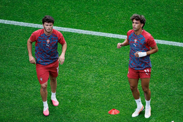 Joao Neves and Joao Felix seen during FIFA World Cup, WM, Weltmeisterschaft, Fussball 2026 game between national teams of Portugal and Uzbekistan (Grzegorz Wajda Ball Raw Images) Houston Houston Stadium USA Copyright: xGrzegorzxWajdax grzegorzwajda_portugal_uzbekistan_2526-19