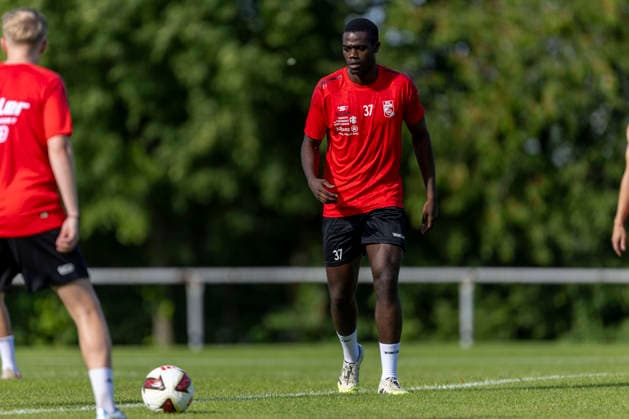 GER, Erfurt, Fussball, Trainingsstart, Trainingsauftakt, oeffentliches Training FC Rot-Weiss Erfurt im Bild v.l.: Jean-Philippe Njike Nana (FC Rot-Weiß Erfurt 37), 23.06.2026, Sportzentrum Cyriaksgebreite Erfurt DFB REGULATIONS PROHIBIT ANY USE OF PHOTOGRAPHS AS IMAGE SEQUENCES AND OR QUASI-VIDEO, *** GER, Erfurt, Soccer, Start of Training, Kickoff of Training, Public Training Session of FC Rot-Weiss Erfurt (pictured, from left Copyright: HMBxMedia PaulxFritz