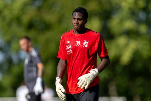 GER, Erfurt, Fussball, Trainingsstart, Trainingsauftakt, oeffentliches Training FC Rot-Weiss Erfurt im Bild v.l.: Lorenz Otto (FC Rot-Weiß Erfurt 01), haelt den Ball 23.06.2026, Sportzentrum Cyriaksgebreite Erfurt DFB REGULATIONS PROHIBIT ANY USE OF PHOTOGRAPHS AS IMAGE SEQUENCES AND OR QUASI-VIDEO, *** GER, Erfurt, Soccer, Start of Training, Kickoff of Training, Public Training Session of FC Rot-Weiss Erfurt in the photo (from left) Copyright: HMBxMedia PaulxFritz