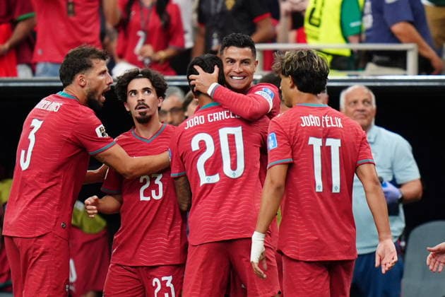Portugal v Uzbekistan - FIFA World Cup, WM, Weltmeisterschaft, Fussball 2026 - Group K HOUSTON, USA - JUNE 23: Cristiano Ronaldo of Portugal celebrates with his teammates after scoring a goal during the 2026 FIFA World Cup First Stage Group K match between Portugal and Uzbekistan at NRG Stadium (Houston Stadium) in Houston, Texas, United States on June 23, 2026. Hakan Akgun Anadolu Texas United States. Editorial use only. Please get in touch for any other usage.  Copyright: x2026xAnadoluxHakanxAkgunx
