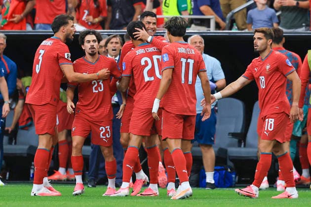 Cristiano Ronaldo (C) of Portugal celebrates with temmates after scoring the 1-0 during the Group K soccer match between Portugal and Uzbekistan at the 2026 FIFA World Cup, WM, Weltmeisterschaft, Fussball 2026 group stage match at the Houston stadium, United States, 23 June 2026. FIFA World Cup 2026 - Group K - Portugal vs Uzbekistan !ACHTUNG: NUR REDAKTIONELLE NUTZUNG!  Copyright: xCarlosxRamirezx GRAF4315 0859839311st
