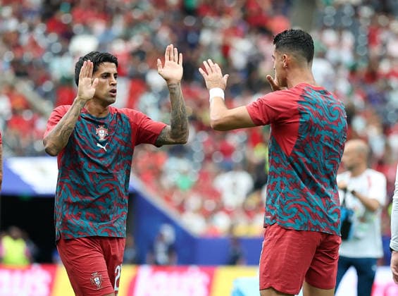 (260624) -- HOUSTON, June 24, 2026 -- Joao Cancelo (L) and Cristiano Ronaldo of Portugal warm up before the group K match between Portugal and Uzbekistan at the 2026 FIFA World Cup, WM, Weltmeisterschaft, Fussball at Houston Stadium in Houston, the United States, June 23, 2026. ) (SP)U.S.-HOUSTON-FOOTBALL-FIFA WORLD CUP-GROUP K-POR VS UZB LixMing 