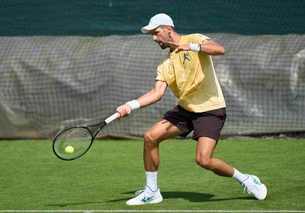 2026 Wimbledon, June 23, Practice LONDON, - JUNE 23: Novak Djokovic of Serbia plays a forehand during the 2026 Wimbledon, June 23, Practice at The all England club, Wimbledon on June 23, 2026 in London, GBR. London The all England club, Wimbledon GBR Copyright: xPeterxvanxdenxBerg ISIxPhotosx 9411