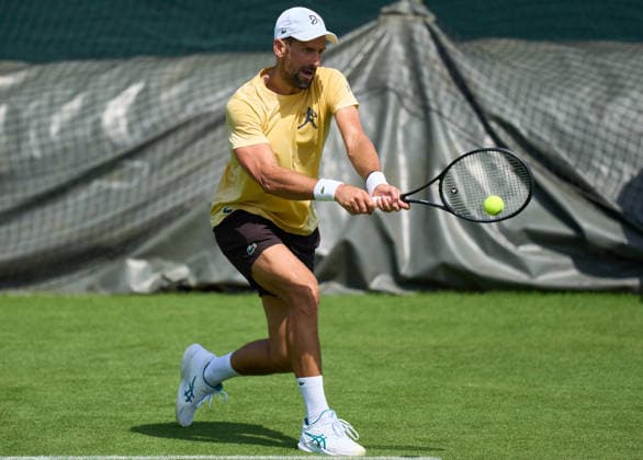 2026 Wimbledon, June 23, Practice LONDON, - JUNE 23: Novak Djokovic of Serbia plays a backhand during the 2026 Wimbledon, June 23, Practice at The all England club, Wimbledon on June 23, 2026 in London, GBR. London The all England club, Wimbledon GBR Copyright: xPeterxvanxdenxBerg ISIxPhotosx 9411