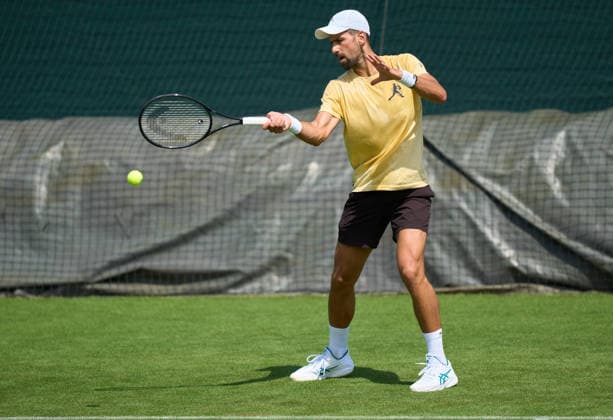 2026 Wimbledon, June 23, Practice LONDON, - JUNE 23: Novak Djokovic of Serbia plays a forehand during the 2026 Wimbledon, June 23, Practice at The all England club, Wimbledon on June 23, 2026 in London, GBR. London The all England club, Wimbledon GBR Copyright: xPeterxvanxdenxBerg ISIxPhotosx 9411