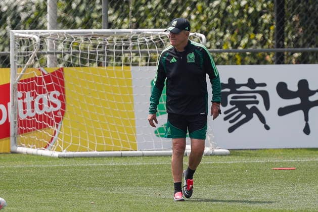 2026 FIFA World Cup, WM, Weltmeisterschaft, Fussball - Group A - Mexico s training session Mexico s head coach Javier Aguirre leads a training session in Mexico City, Mexico, 23 June 2026. Mexico will face Czech Republic in their 2026 FIFA World Cup Group A soccer match on 25 June. Mexico City Mexico  Copyright: xISAACxESQUIVELx