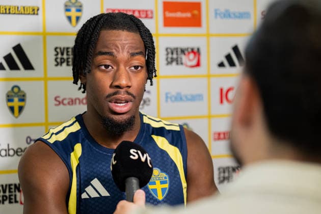 260623 Anthony Elanga of the Swedish men s national football team in the mixed zone after a training session during day 11 of the FIFA World Cup, WM, Weltmeisterschaft, Fussball 2026 on June 23, 2026 in Dallas. Photo: Petter Arvidson BILDBYRAN kod PA PA1251 fotboll football soccer fotball vm fotbolls-vm fotball-vm fotbolls-vm 2026 fifa world cup 2026 mixed zone sverige sweden sverige a day 13 bbeng *** June 23, 2026  Copyright: PETTERxARVIDSON BB260623PA095