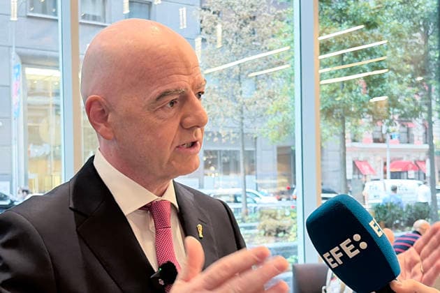 FIFA President Gianni Infantino speaks during an interview with EFE in New York, USA, 23 June 2026. Infantino defended the mandatory hydration breaks, which were introduced in all matches of this World Cup because of the heat, and emphasized that the measure is the same for everyone. Infantino Defends Hydration Breaks: They re the Same for Everyone !ACHTUNG: NUR REDAKTIONELLE NUTZUNG!  Copyright: xJanxTéllezxAsensiox AME3640 20260623-55020686149_1