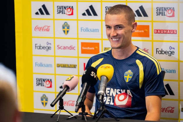 260623 Gustaf Lagerbielke of the Swedish men s national football team in the mixed zone after a training session during day 11 of the FIFA World Cup, WM, Weltmeisterschaft, Fussball 2026 on June 23, 2026 in Dallas. Photo: Petter Arvidson BILDBYRAN kod PA PA1251 fotboll football soccer fotball vm fotbolls-vm fotball-vm fotbolls-vm 2026 fifa world cup 2026 mixed zone sverige sweden sverige a day 13 bbeng *** June 23, 2026  Copyright: PETTERxARVIDSON BB260623PA097